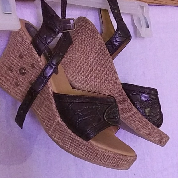 Shoes - Picture 2 of 6